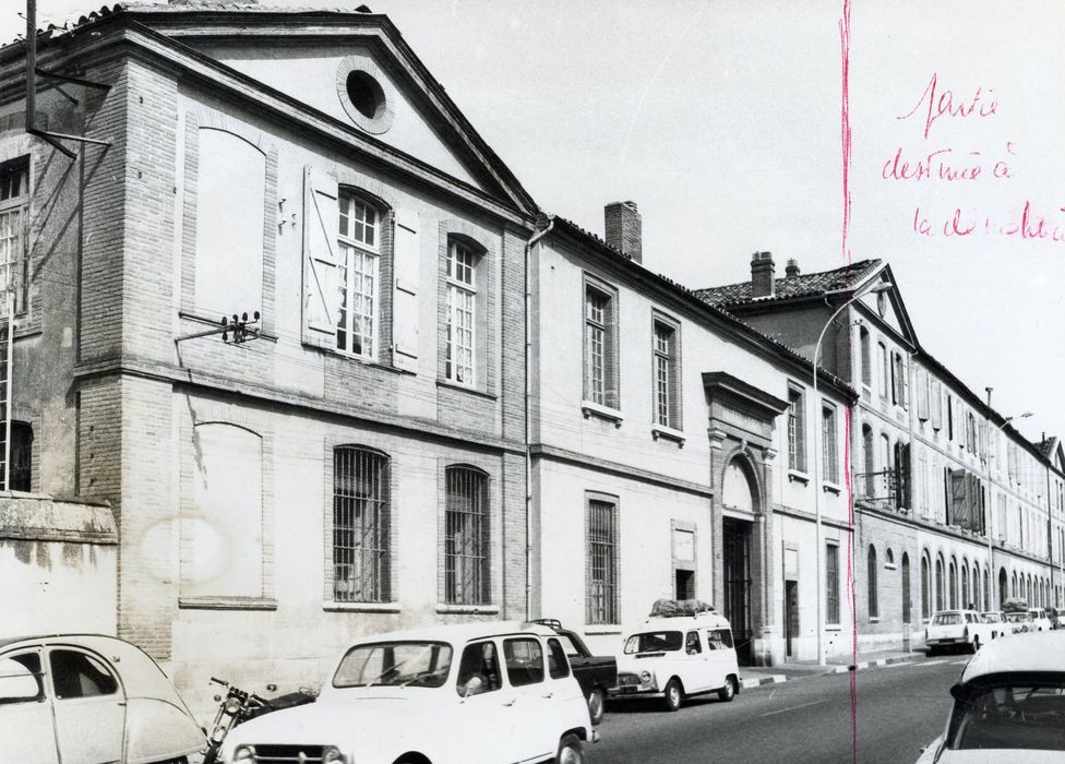 façade sur la rue du Docteur Alibert
