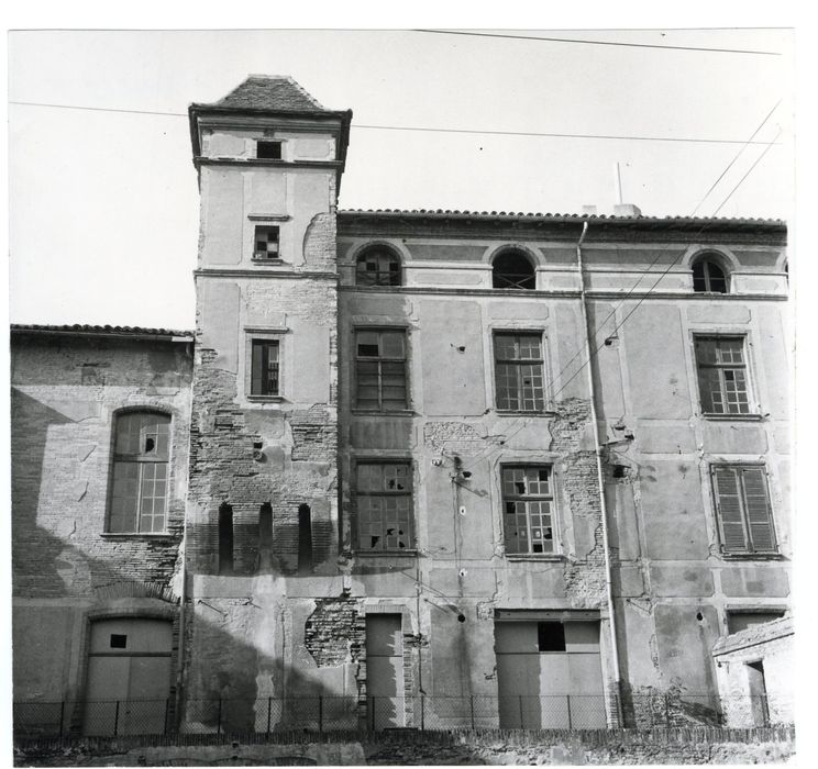 façade est, vue partielle