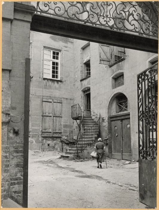 façades sur la cour d’honneur, vue partielle