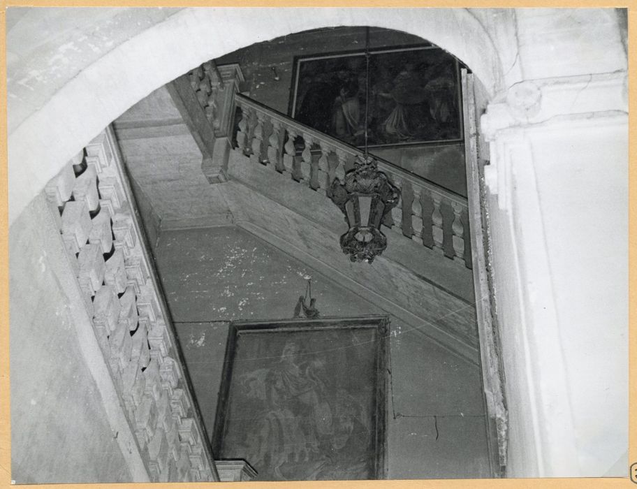 escalier monumental, vue partielle