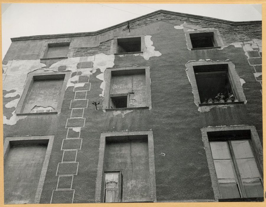 façade de l’aile gauche, vue partielle