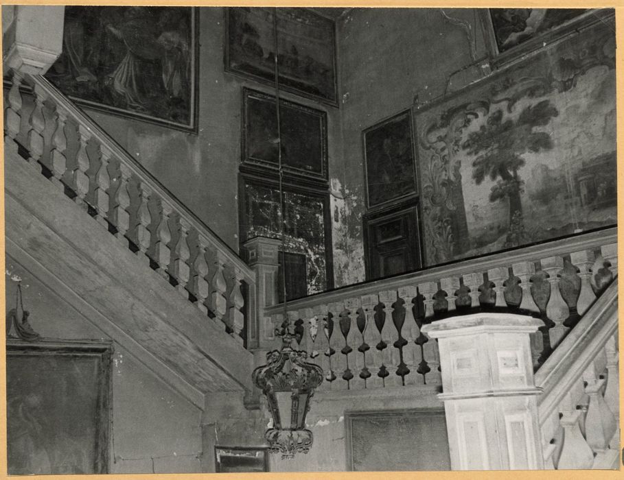 escalier monumental, vue partielle