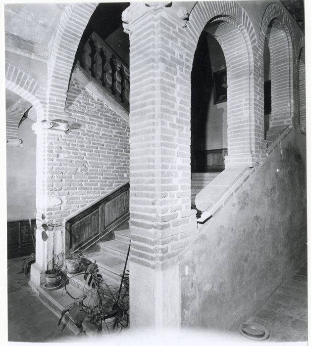 escalier monumental, vue partielle