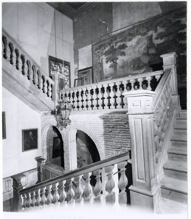 escalier monumental, vue partielle