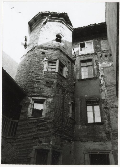 tourelle d’escalier sur la cour