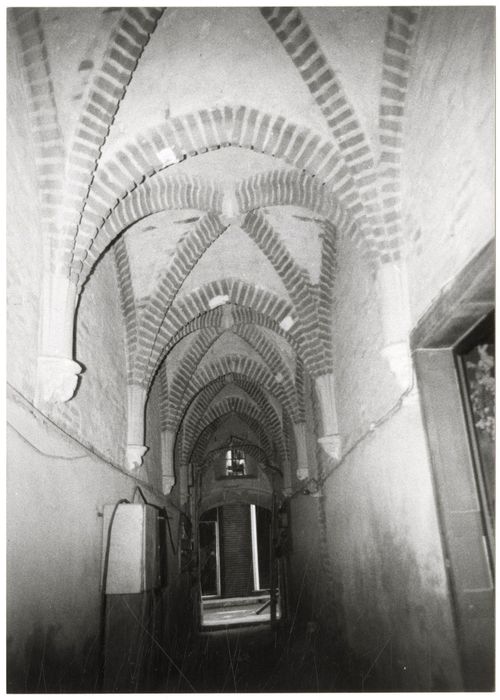 passage couvert d’accès à la rue