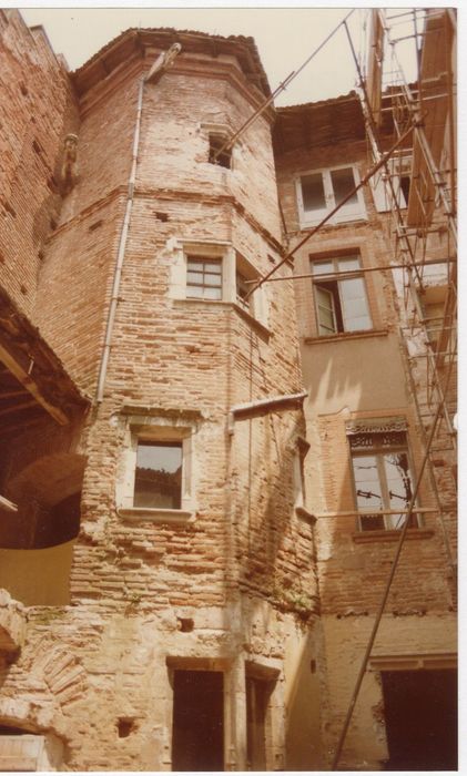 tourelle d’escalier sur la cour