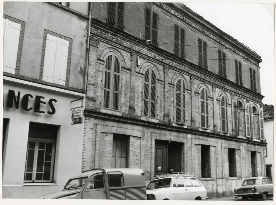 façade sur la rue Villenouvelle