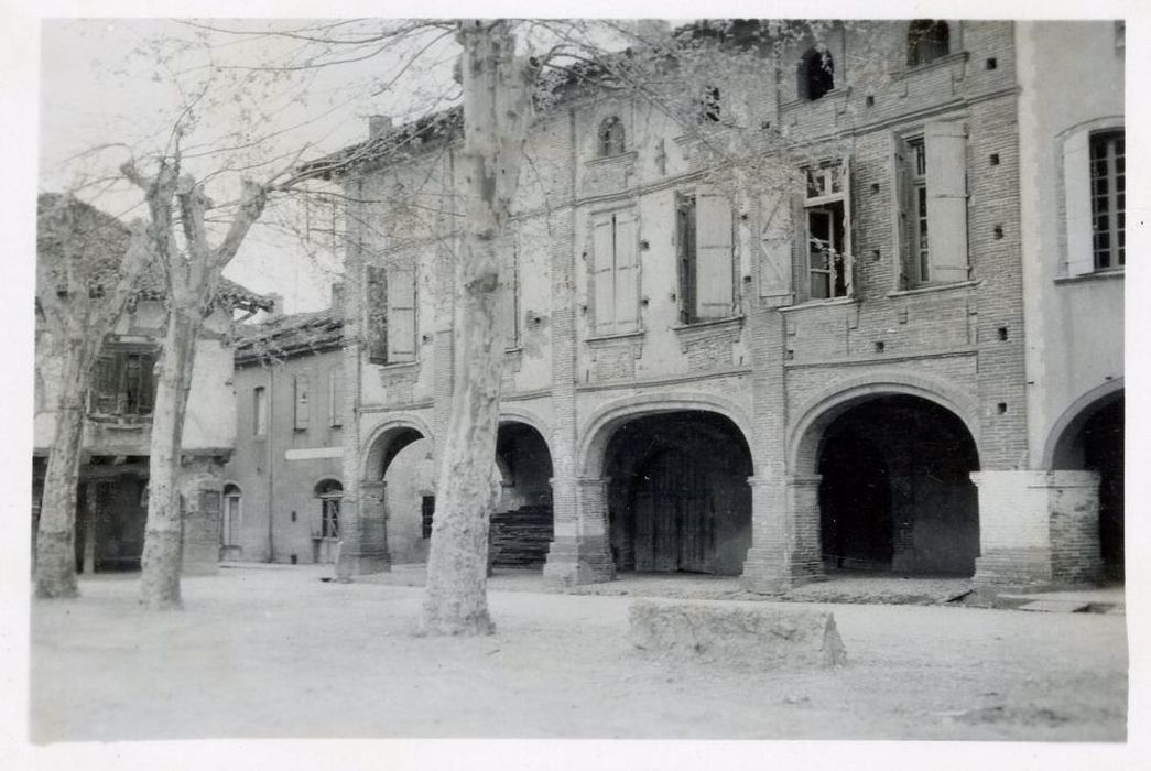 façades sur la place