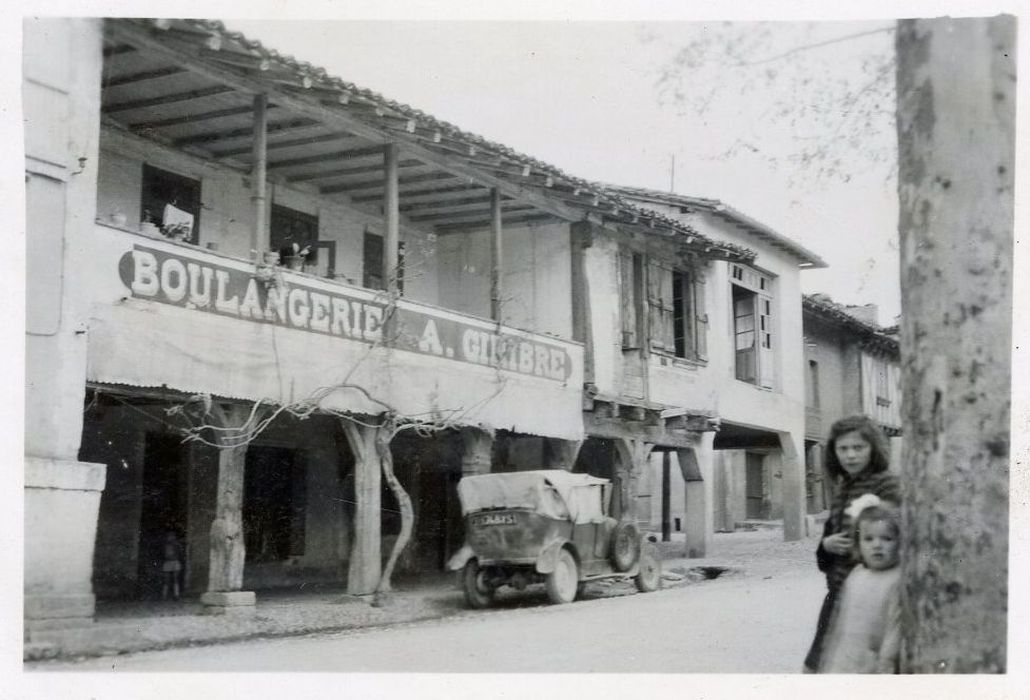 façades sur la place