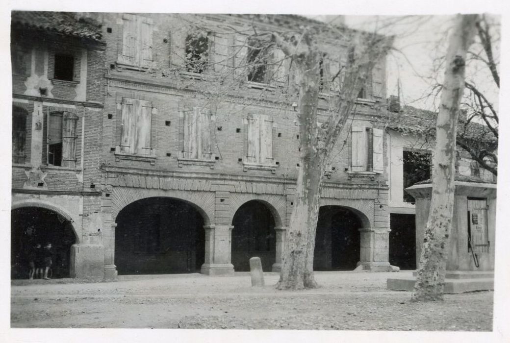 façades sur la place