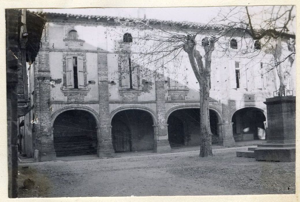 façades sur la place