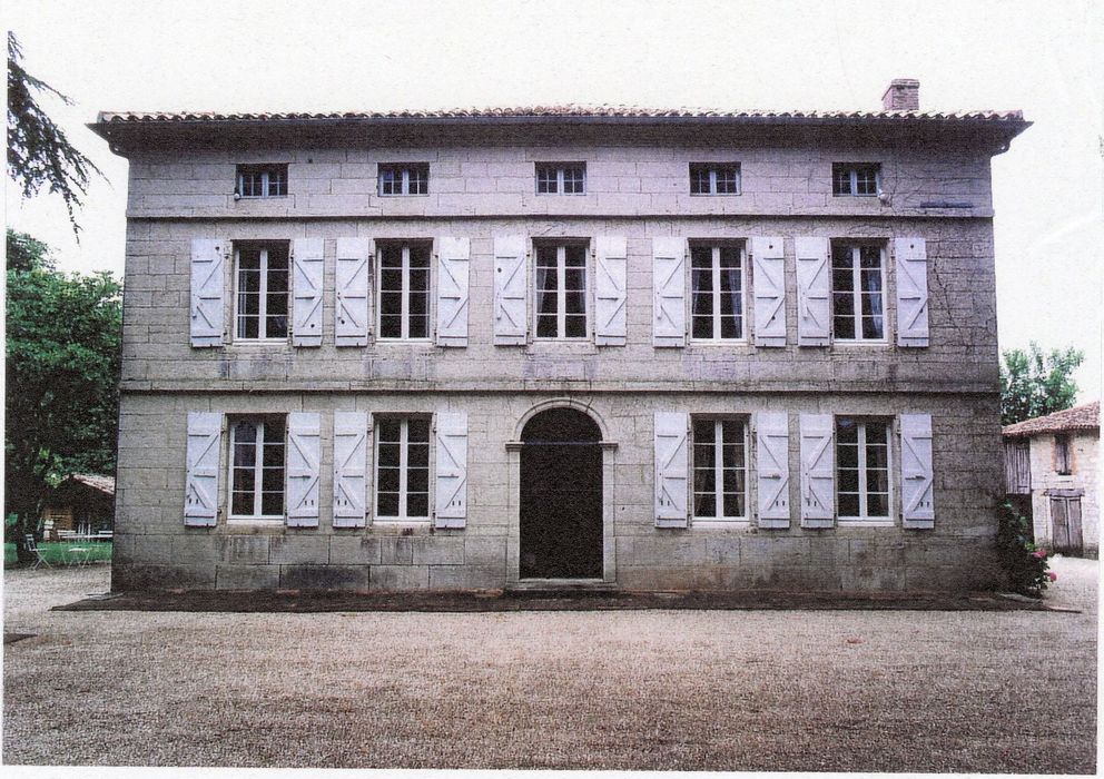 façade antérieure (photocopie numérisée)