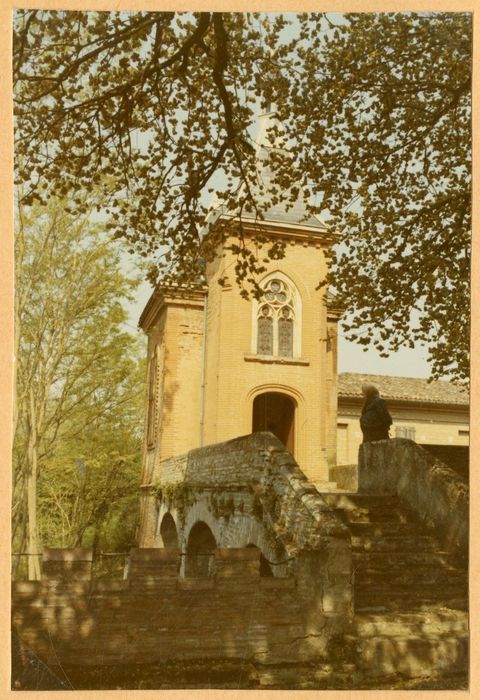chapelle, façade est, vue partielle