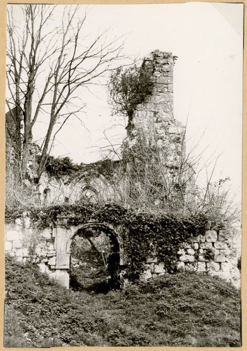 vue partielle des vestiges depuis l’Ouest