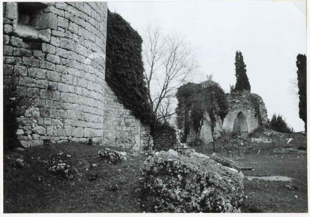 vue partielle des ruines de la chapelle depuis le Nord