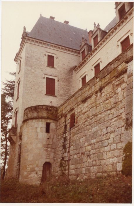 aile sud sur la terrasse, façade est