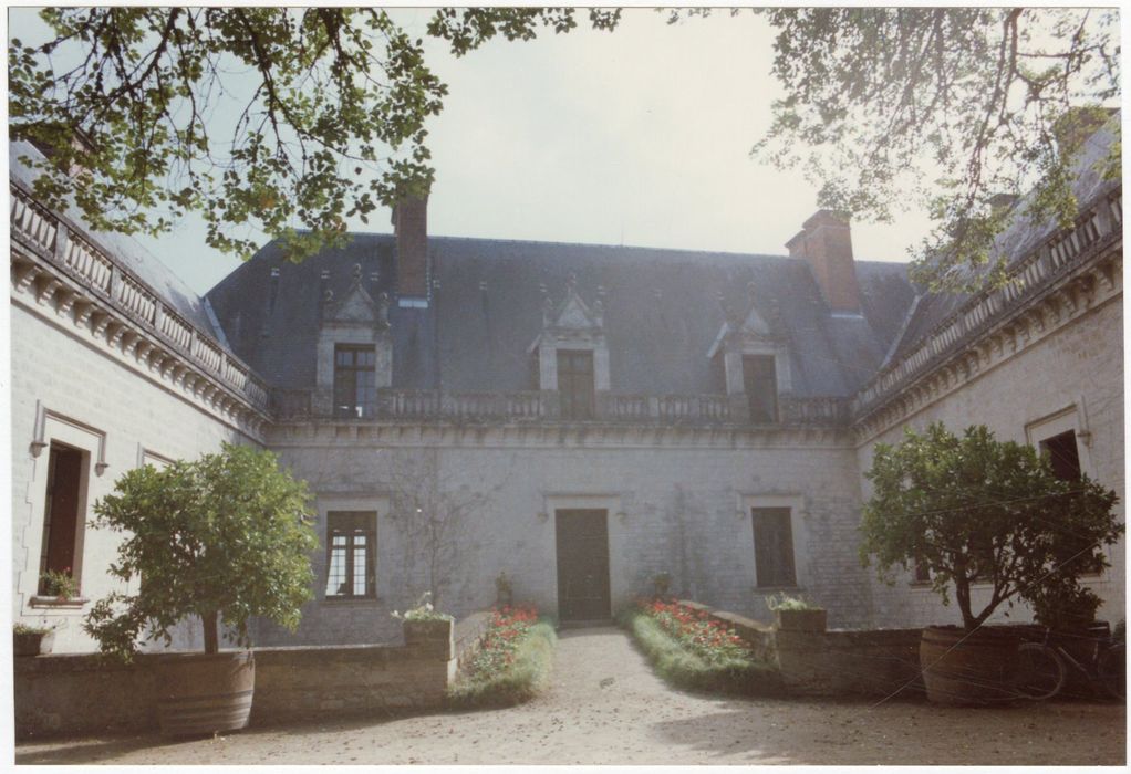 aile sud, façade nord sur la cour d’honneur