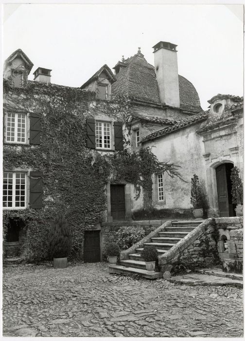 cour intérieure, façades nord et est, vue partielle