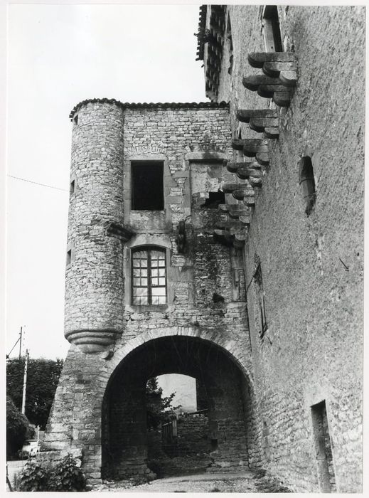 bâtiment sud, façade est du castelet permettant la liaison entre le doyenné et les fortifications
