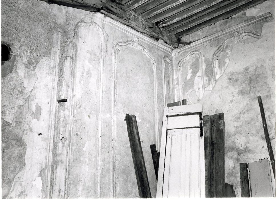 2e étage, chambre du doyen, vue partielle du décor