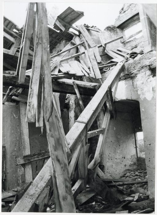 3e étage, ruines de la toiture, vue partielle