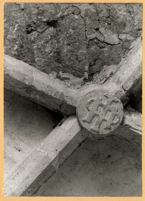 chapelle latérale nord, détail de la clef de voûte