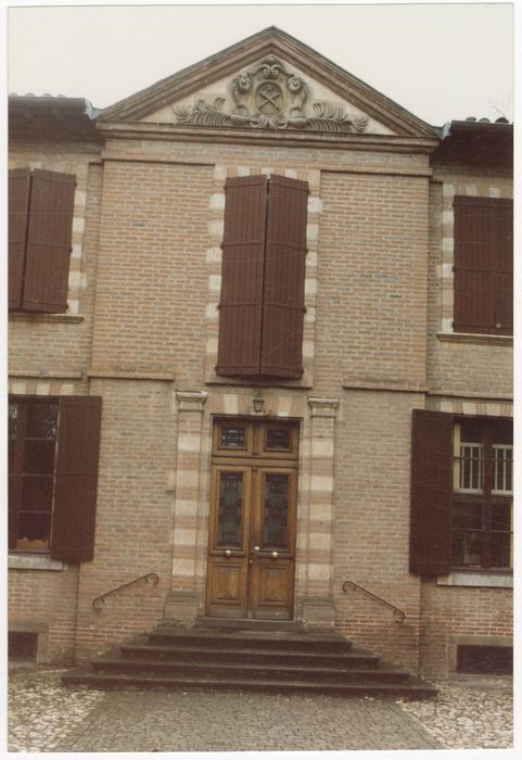 cour d’honneur, façade nord-est, travée centrale