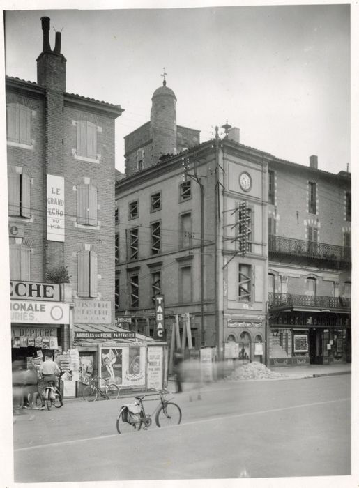 vue partielle de la tour dans son environnement