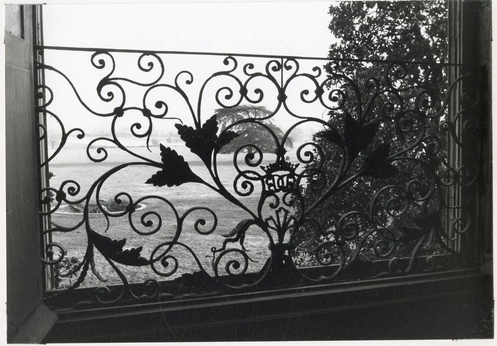 1er étage, détail d’un garde-corps de la façade sud