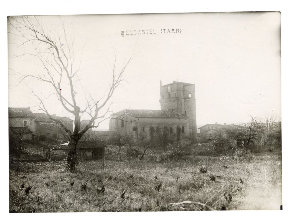 vue générale de l’église dans son environnement depuis le Nord-Est