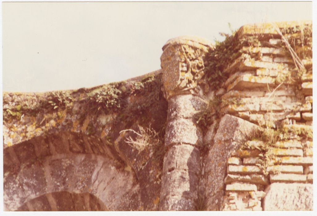 abside, détail d’un chapiteau sculpté