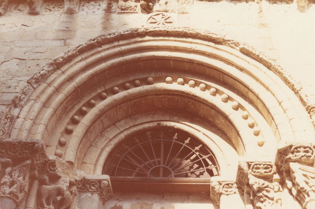 ancien portail d’accès ouest, détail des voussures