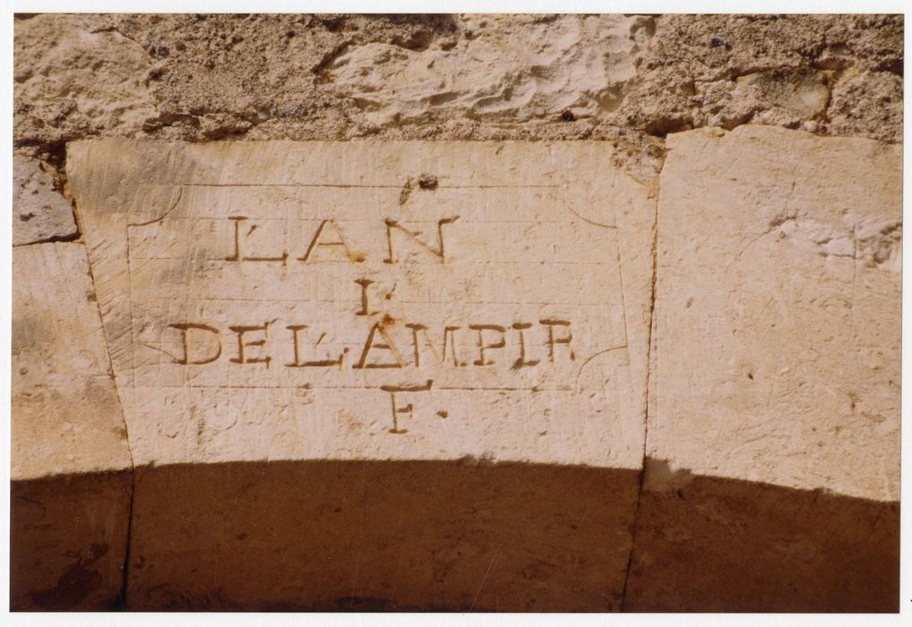 grange, détail de la clef d’arc