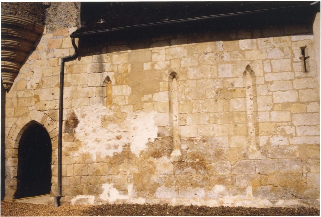 mur reliant l’église au logis du prieur, façade est