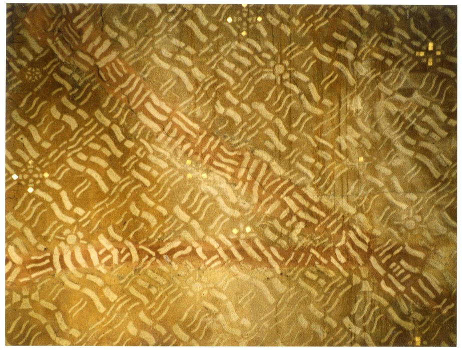 mur gouttereau sud, détail du décor enduit