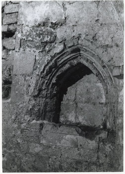 crypte, détail de la piscine