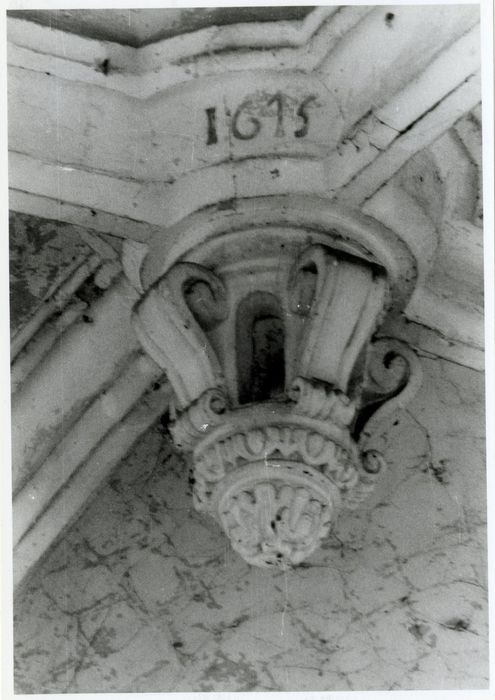 collatéral sud, détail d’une clef de voûte