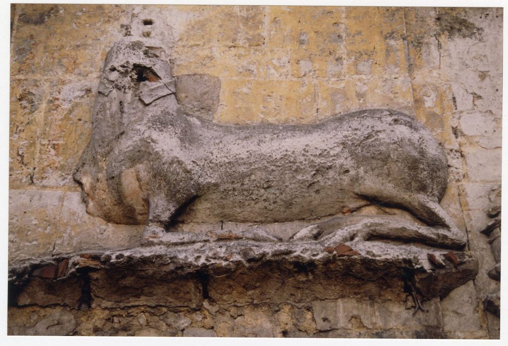fragments de sculptures de l’hôtel des Postes, détail