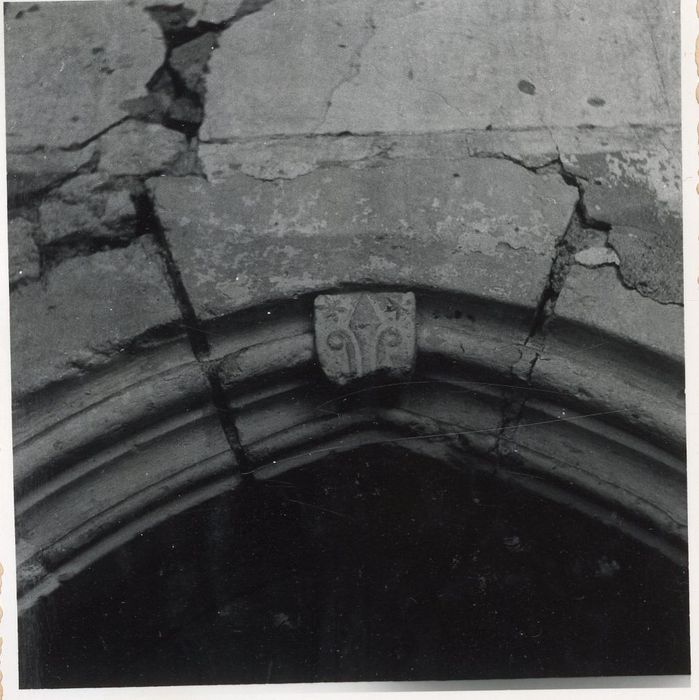 portail d’accès sud, détail d’une clef armoriée