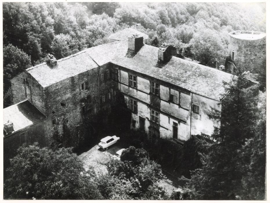 ailes est et sud, façades est et nord, vue partielle