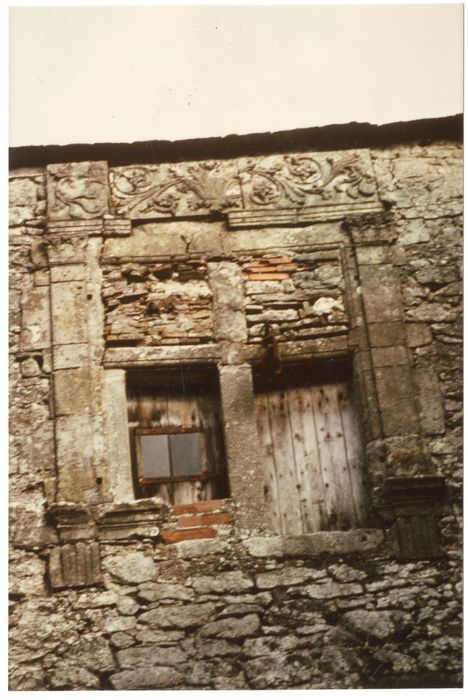 aile est, détail d’une fenêtre à meneaux au 2e étage