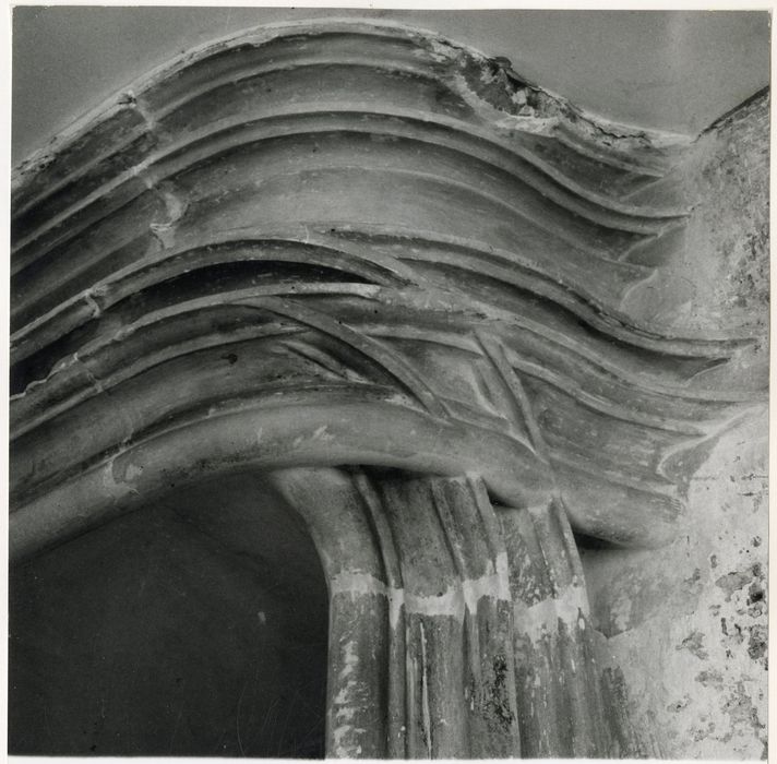 2e étage, chambre, cheminée monumentale, détail des moulures