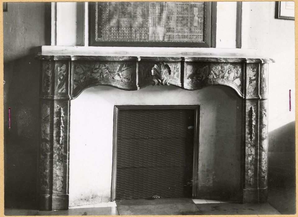 pièce non localisée, cheminée