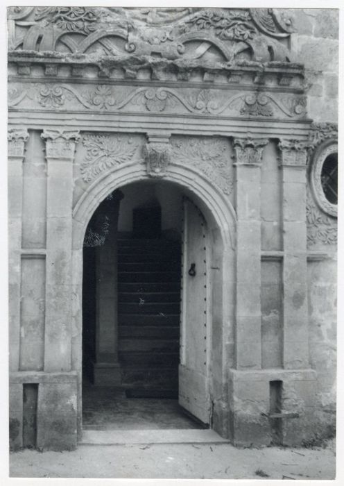façade sud-est, porte d’accès