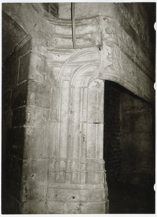 3e étage, cheminée monumentale, vue partielle