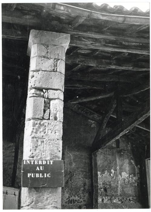 détail d’un des piliers de la halle