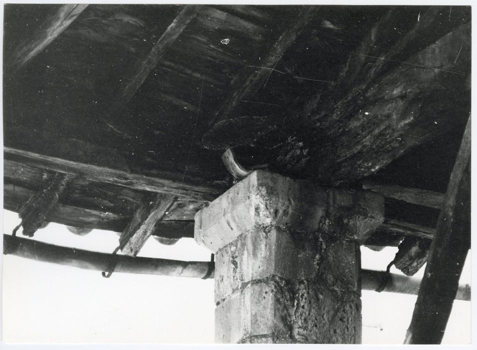 détail d’un des piliers de la halle