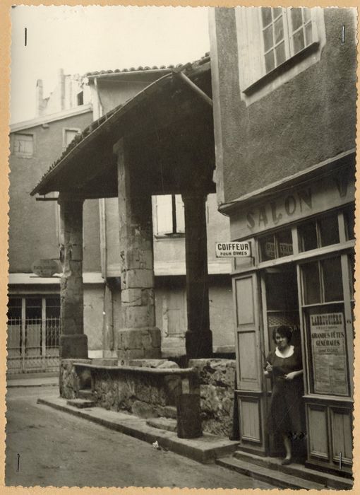 vue partielle de la halle