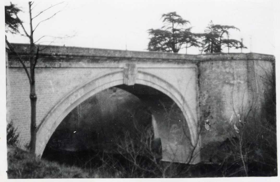 vue générale du pont depuis l’amont